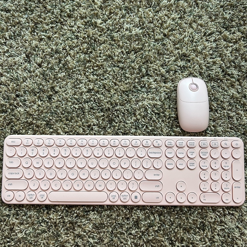 Pink keyboard and mouse!!!!